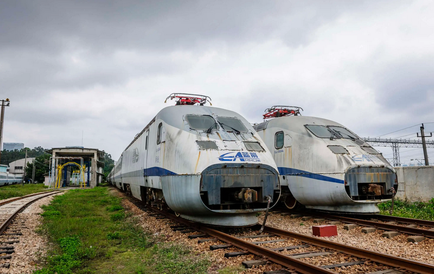 他选择离开铁道部的原因也很简单,客车在当时是人们出远门的首选,客车