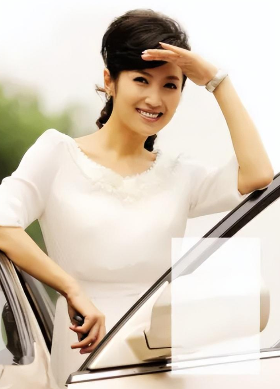 回顾主持人春妮坚持丁克17年后因婆婆一举动41岁当了妈妈