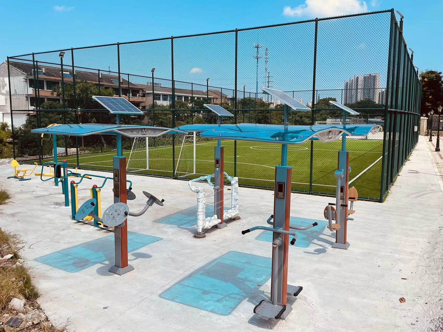 室外健身器材:打造成人专属的活力游乐场