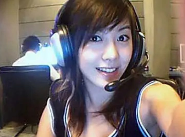 情况很明显是,这三个韩国人把谭静灌醉,带回自己的住所侵犯,而后想要