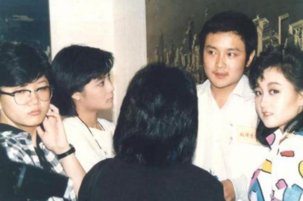 回顾欧阳奋强娶初恋为妻相伴40年58岁为妻子补办求婚