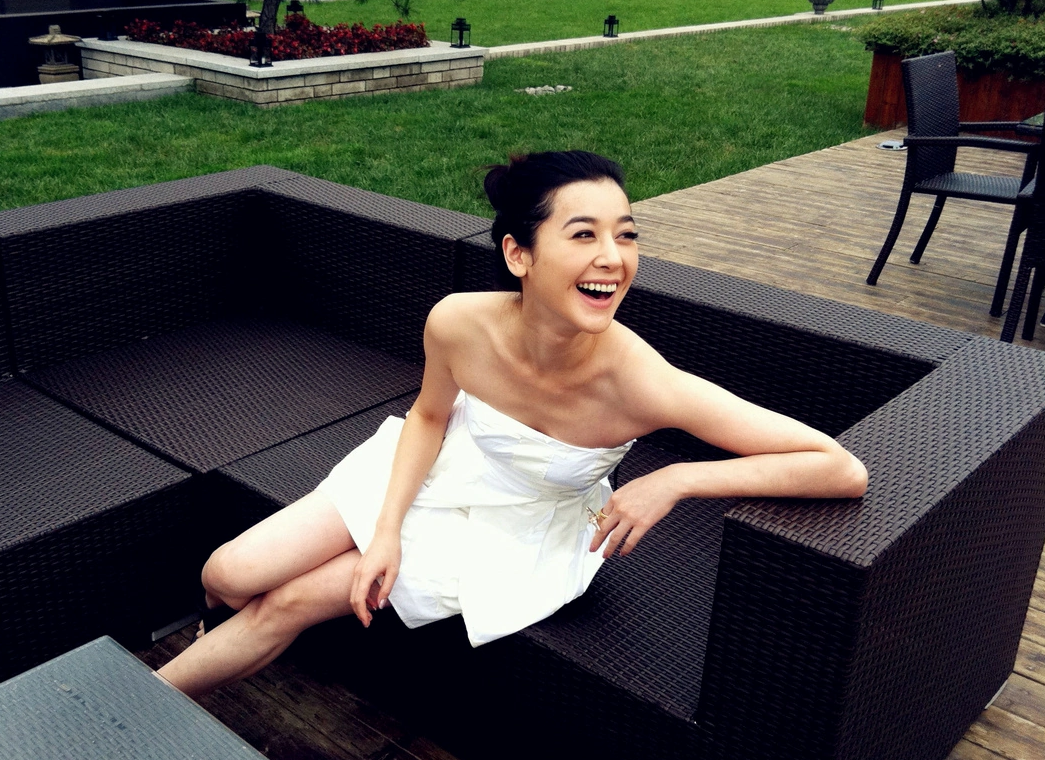 回顾黄海冰妻子甄锡嫁大12岁丈夫5年生一双儿女越活越美丽