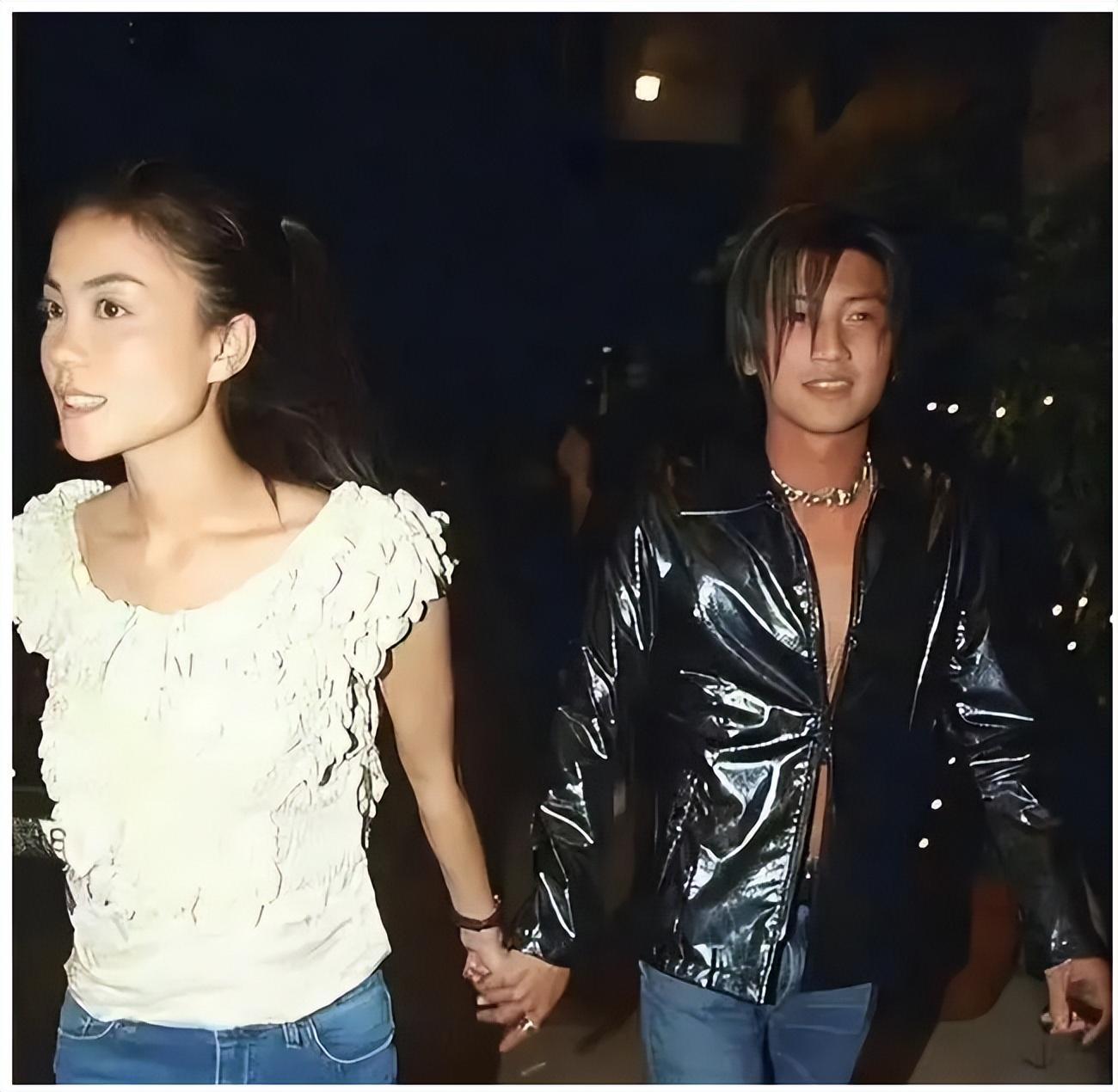 当时张国荣开玩笑的对王菲说:"你的笑都给了姓谢的小男孩了