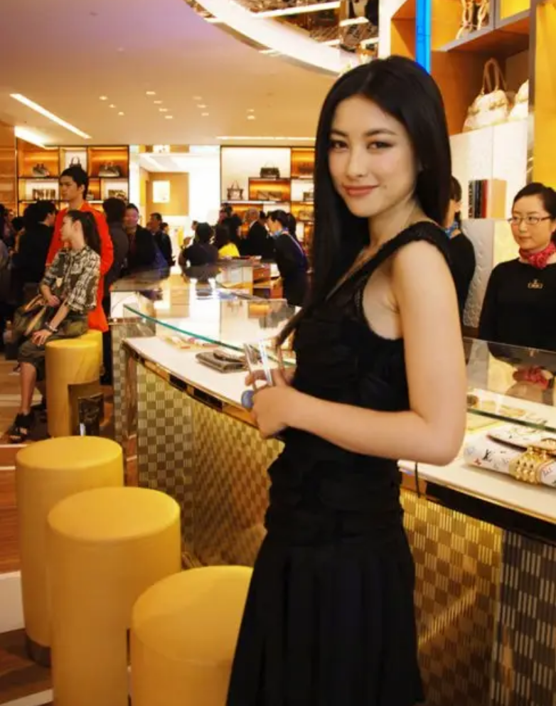 回顾朱珠家世显赫连续10年入选世界百美为何最后嫁给圈外人