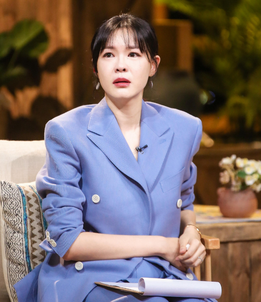 回顾主持人李艾嫁给自己经纪人婚后一直分房睡如今怎么样了