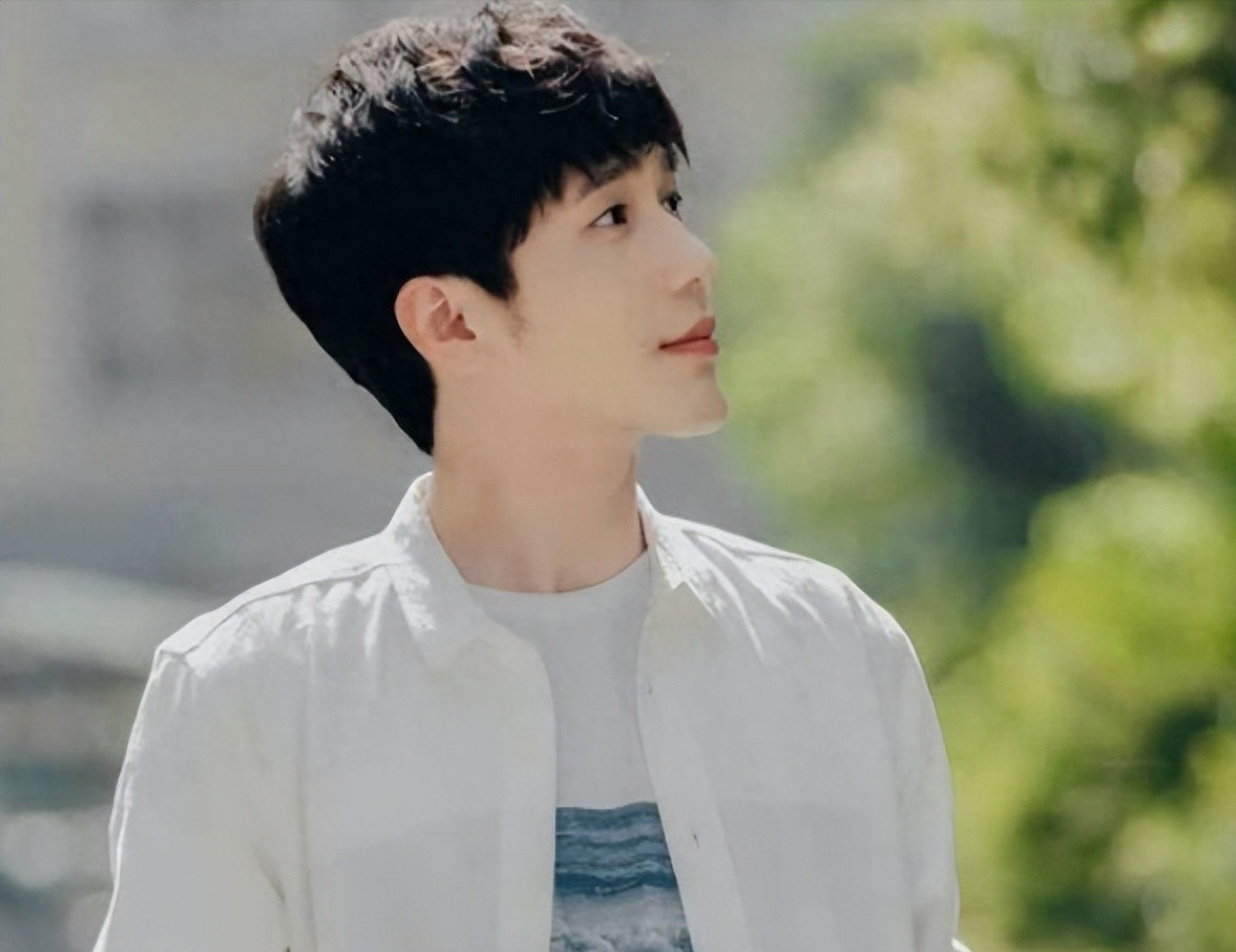 父亲亿万身家母亲著名演员他却跑龙套14年33岁终成实力派