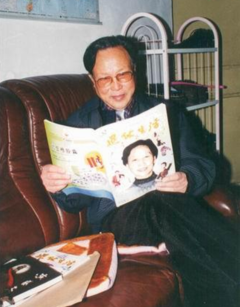 回顾刘世龙73岁娶小34岁女粉丝87岁去世妻子的坚持令人感动