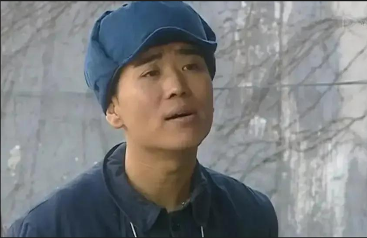 演员李东霖,恰如剧中的奎勇一样,打拼多年,演过谍战剧,演过爱情剧