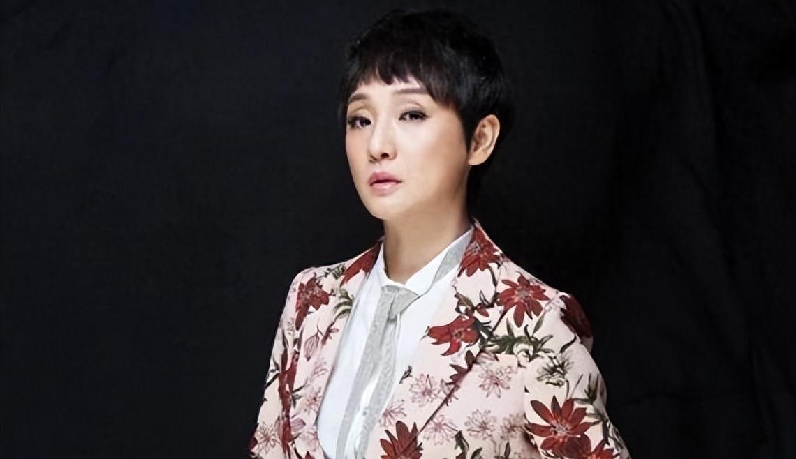 回顾演员孔琳54岁仍未婚如今过得怎么样了