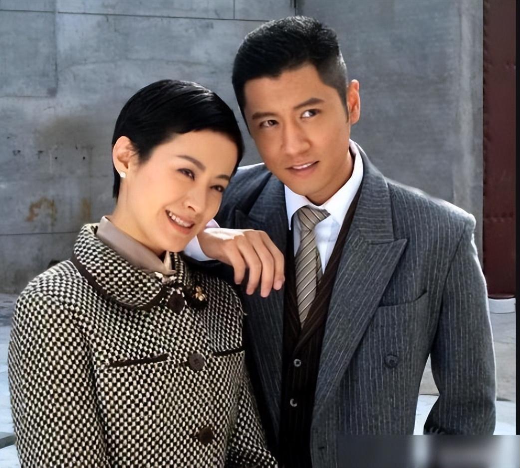 何群看中了剧雪的潜力,成为她重要的引路人.