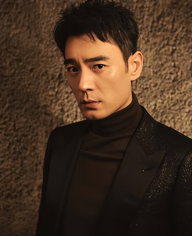 他娶过郝蕾,爱过王珞丹,负了殷桃,没想到和小12岁的她修成正果