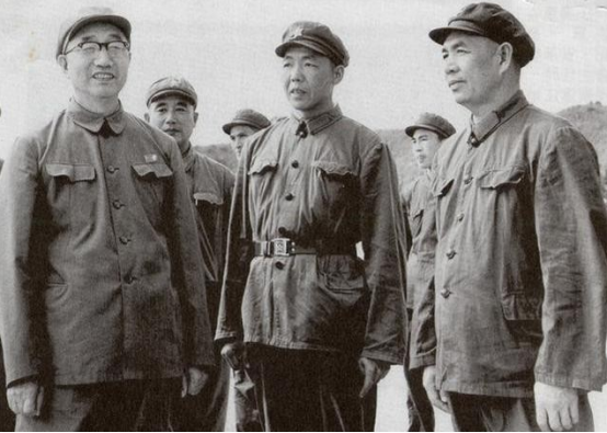 1950年4月,丁盛被任命为四十五军副军长.6月,朝鲜战争爆发.