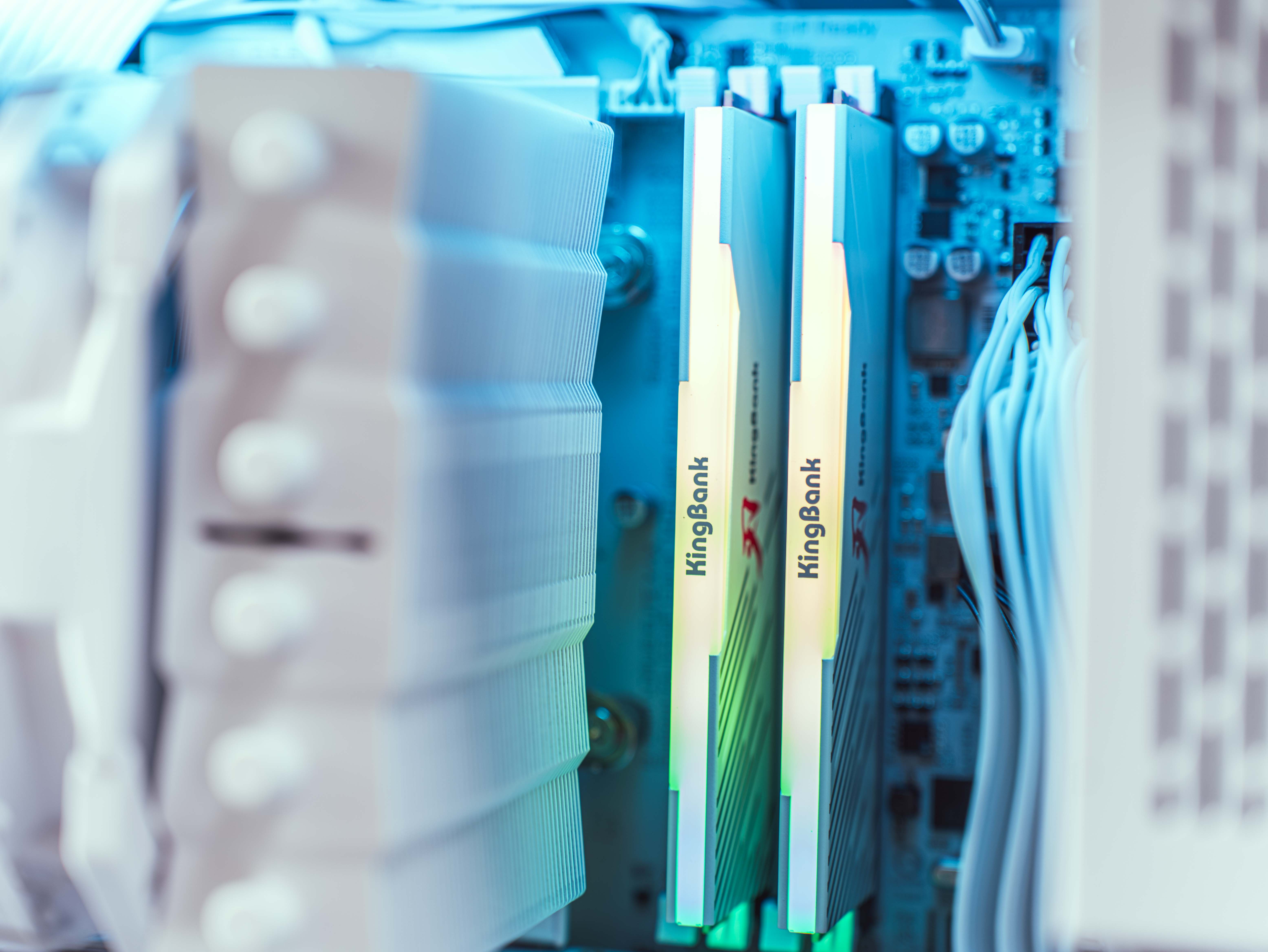 不到19l的小钢炮颜值性能双拿捏14700kfb760冰雕4070ti装机