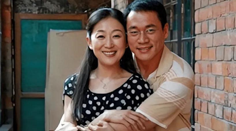 回顾巫刚离婚19年无儿无女62岁仍单身有陈瑾相伴余生不孤单