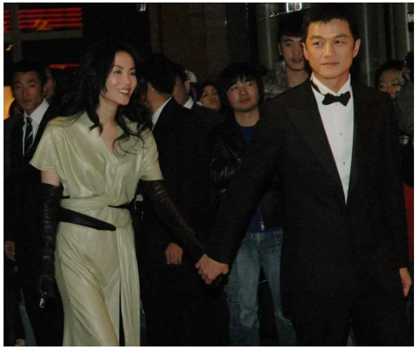 和王菲谈恋爱是什么感受梁龙不是一个世界人她永远看不见你