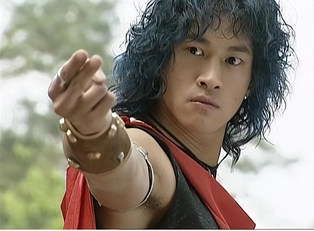 回顾演员何润东41岁迎娶柜姐恩爱多年无子也幸福