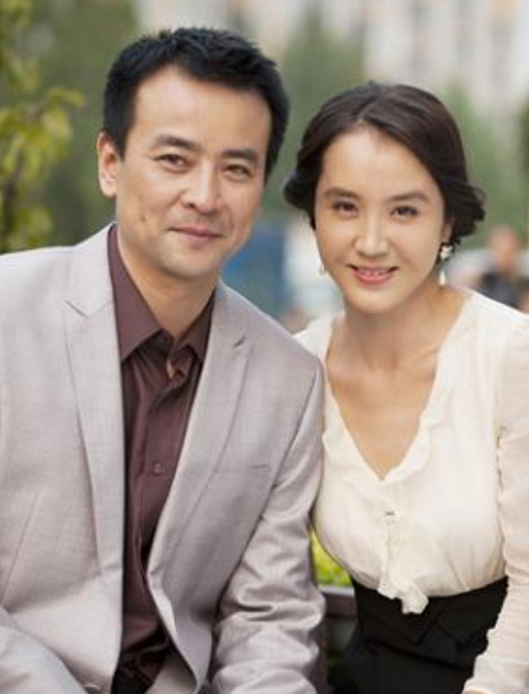 回顾演员罗钢娶小23岁郝蕾48岁老来得子