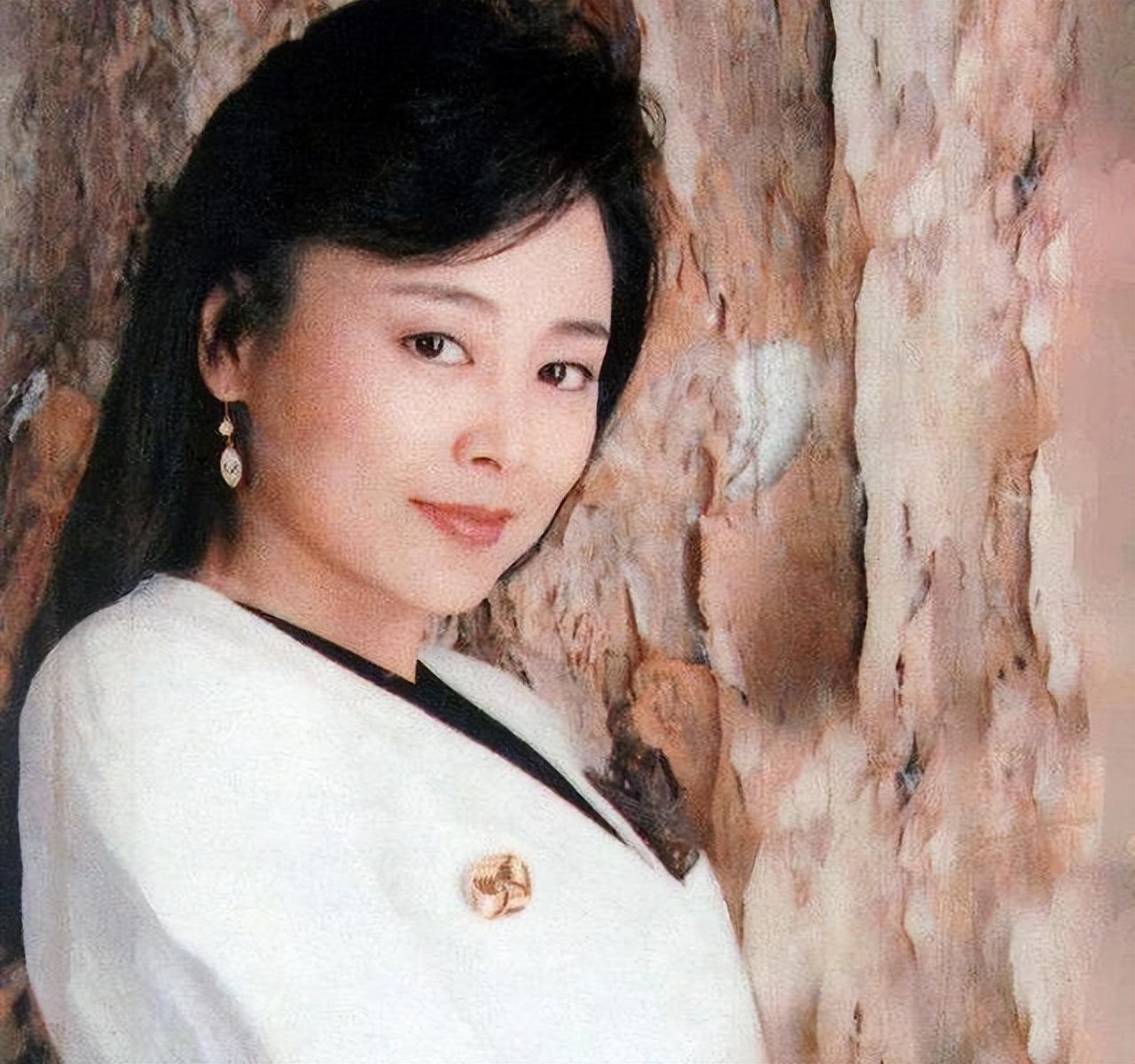 回顾演员张瑜我这辈子太可怜66岁没有婚姻也无子女遗产咋办