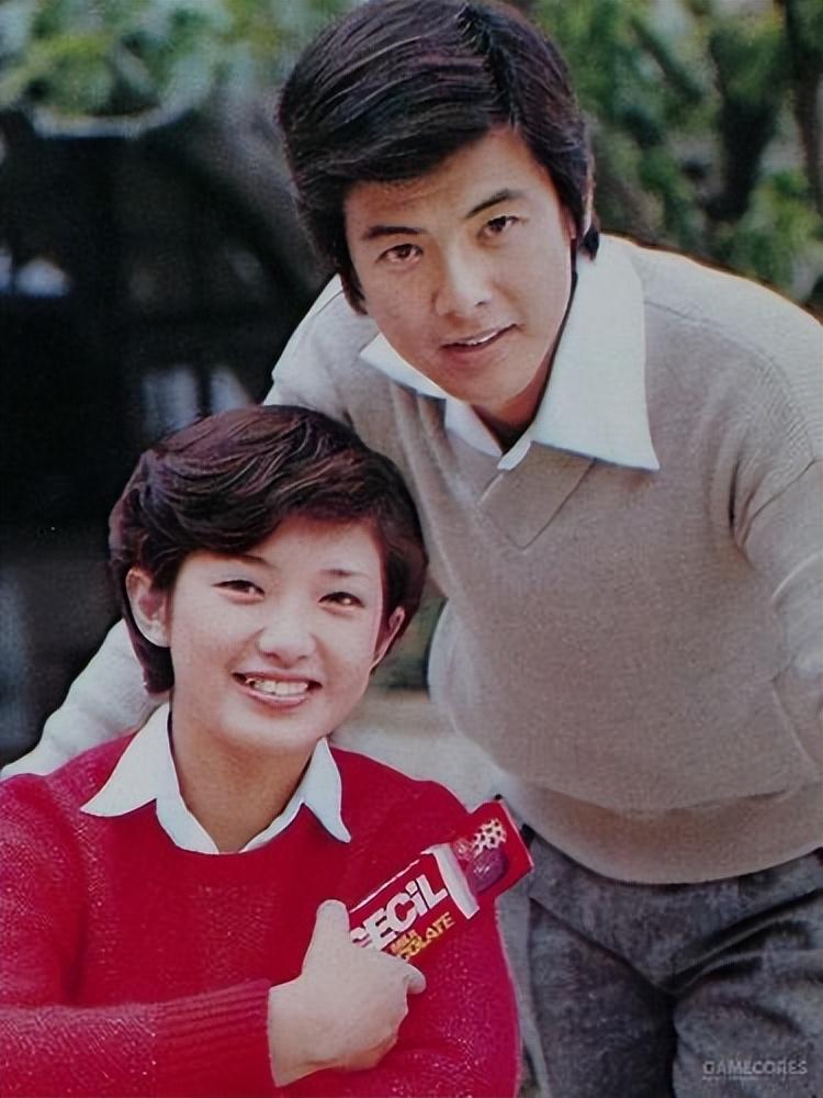 回顾71岁三浦友和头发花白依旧很帅两个儿子没有遗传他的高颜值