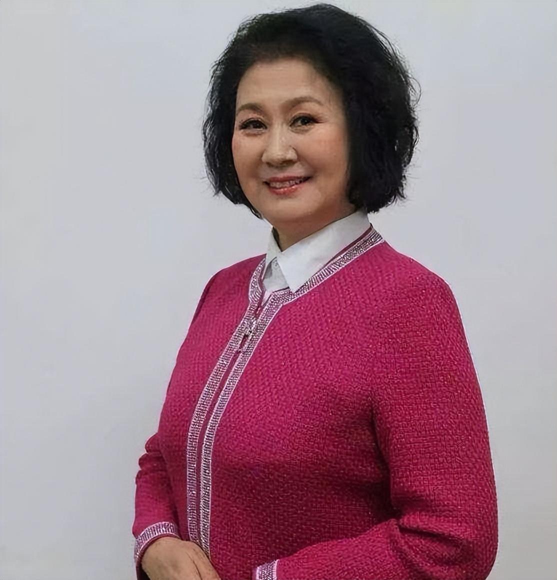 著名演员黄晓娟丧父丧母亲弟病逝如今儿子李赫是她最大骄傲