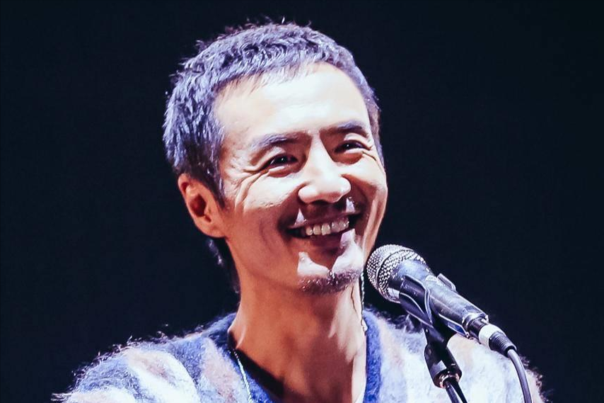 早些时候还被歌迷称为"浪漫主义音乐诗人",作为一个歌手,朴树纯粹到