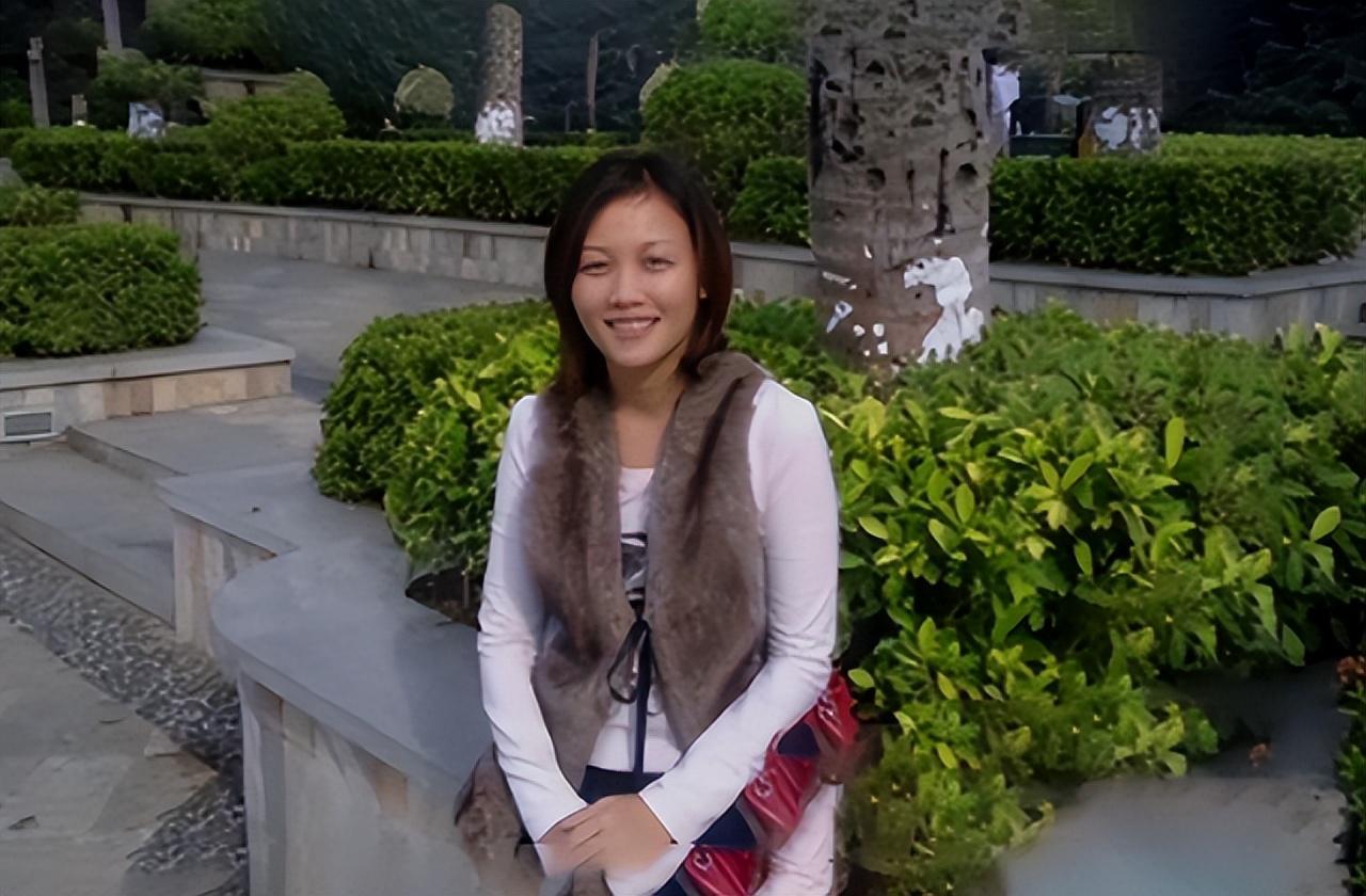 被翻搅过的痕迹,而且,更令他疑虑重重的是,刘美兰的爱车就停在楼下,看