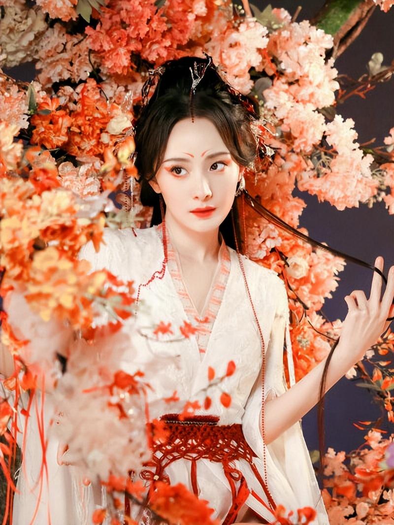 回顾天生狐狸眼的7位女明星杨幂风情万种倪妮一笑百媚生