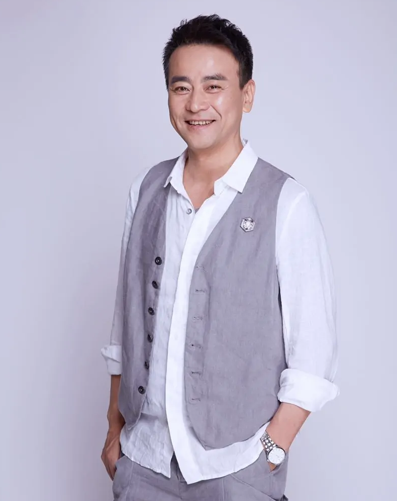 回顾演员罗钢娶小23岁郝蕾48岁老来得子