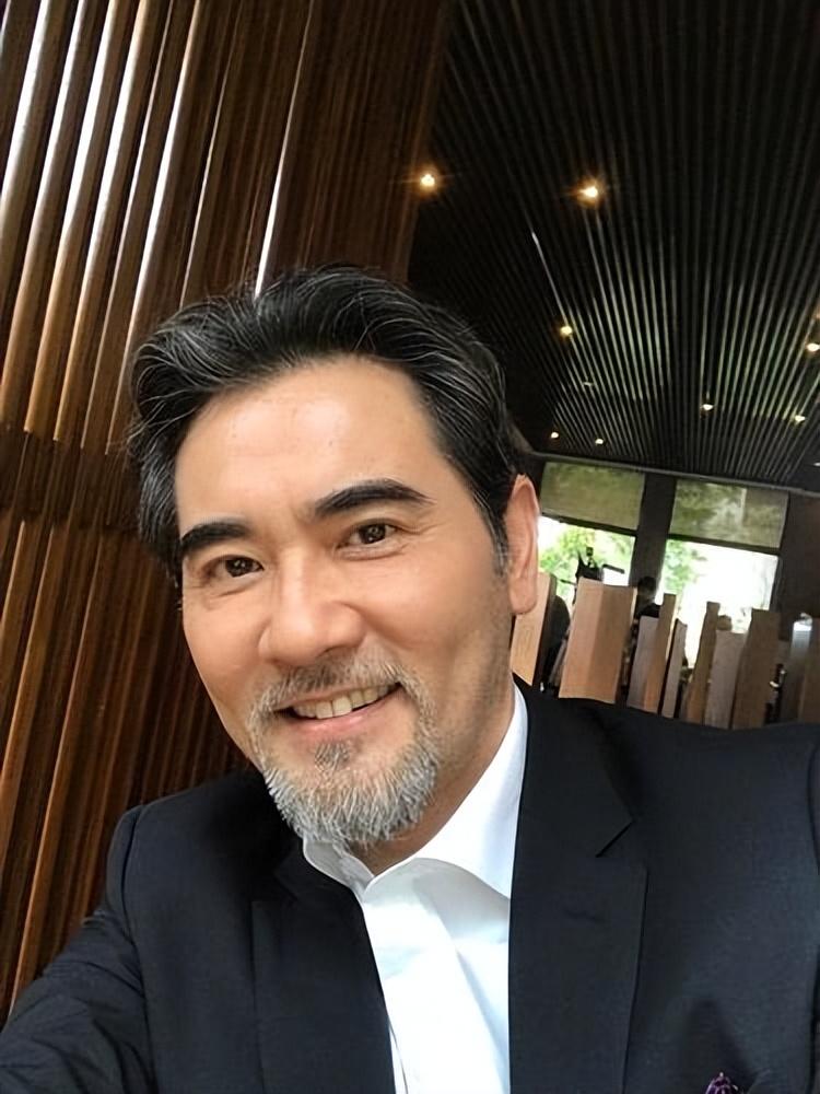 回顾赵文瑄一生未婚如今62岁在乡下养猫种花