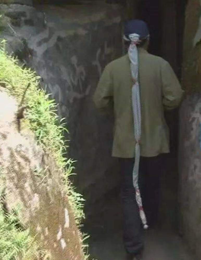 回顾江西野人隐居多年进山凿出三室一厅如今仍单身