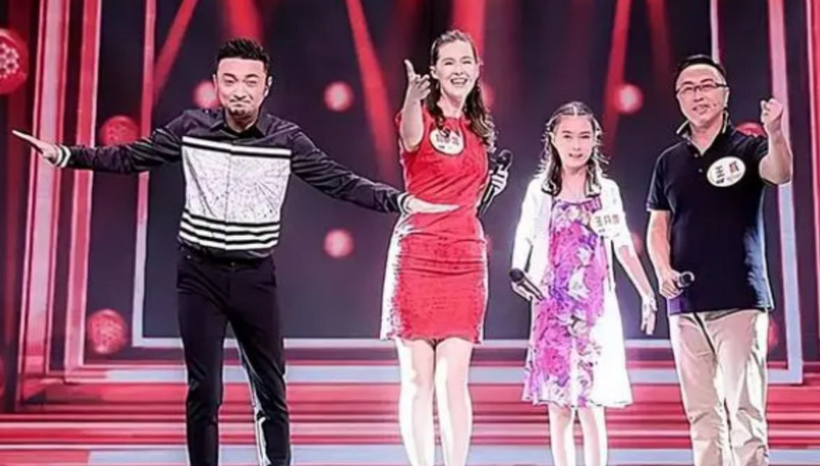 2009年外国超模嫁给大11岁东北大叔后为他生混血娃成中国辣妈