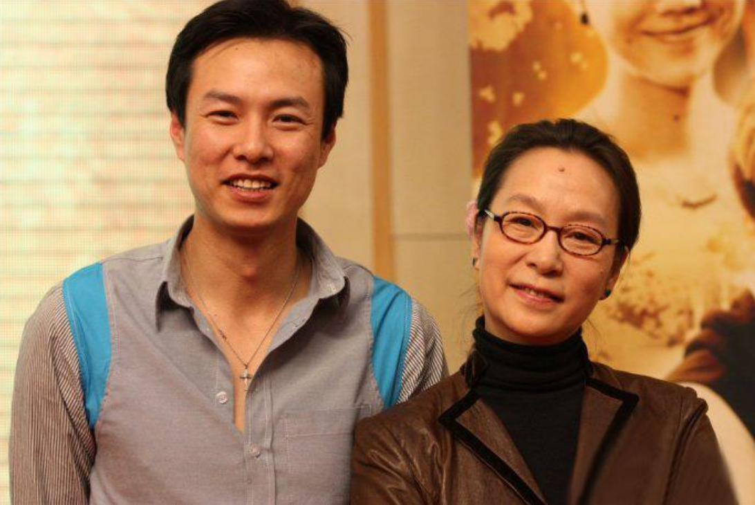 回顾朱铁娶普通妻子恩爱13年今47岁成人生赢家