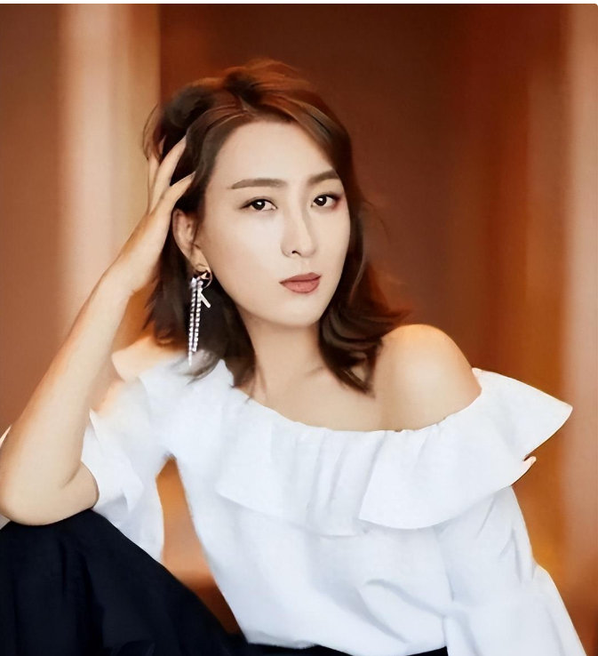 来看看娱乐圈的尤物这三个女海王玩的一个比一个花