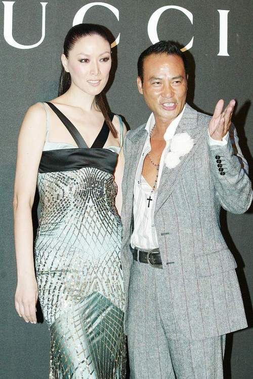 回顾任达华出道43年零绯闻曾为爱坚持丁克50岁得女时泪流满面