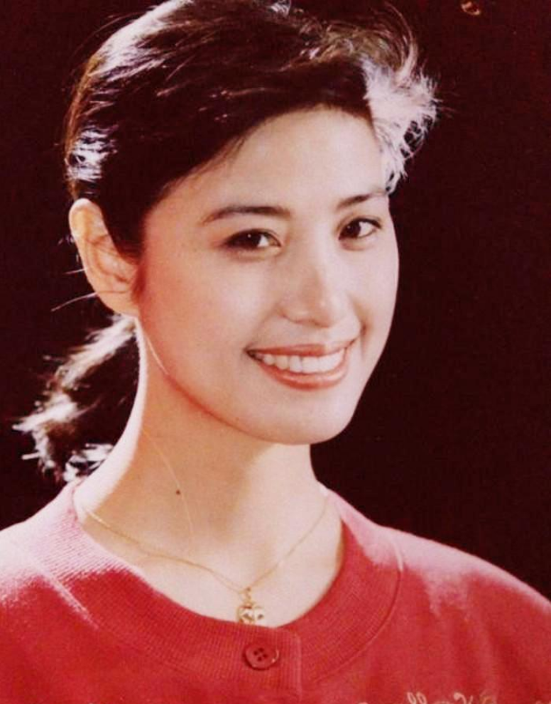 回顾吴玉华不愿丁克与前夫汪俊离婚改嫁画家连生两胎现状如何