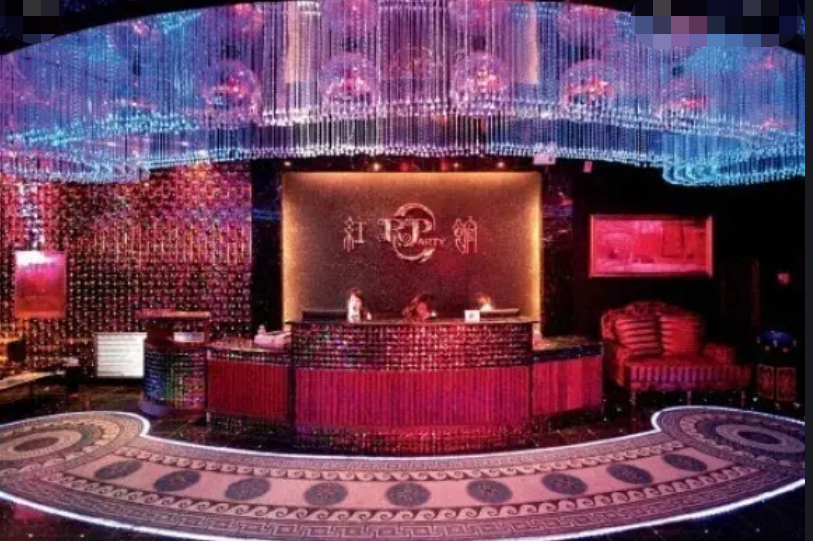 2016年郑州红馆覆灭记奢华堪比皇家一号出动15辆警用大巴抓人