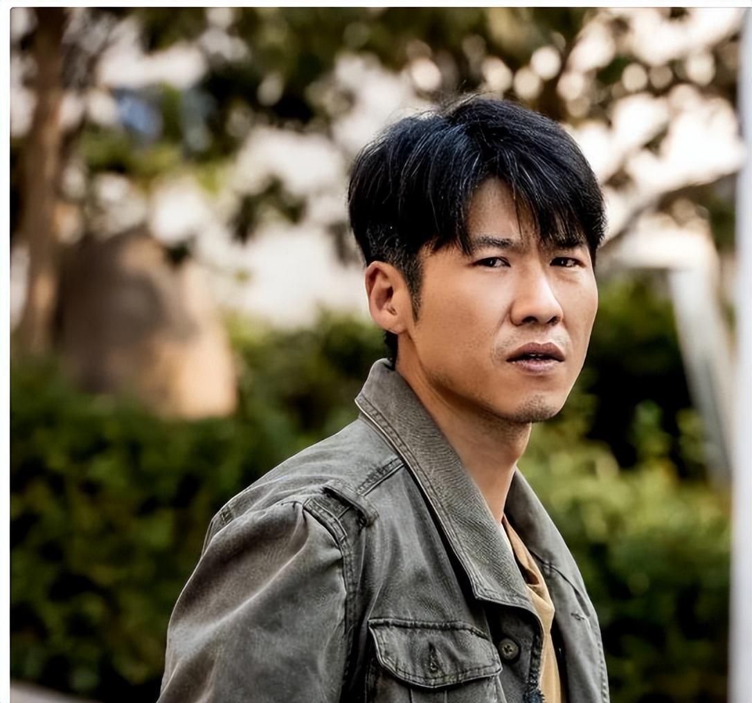 张艺谋没有说错清醒的王骁已走上了中国男演员的另一条大路