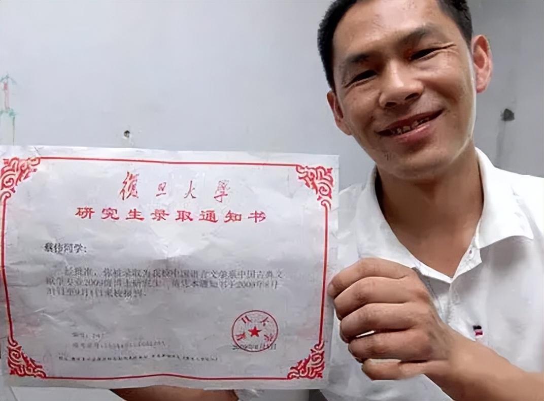 回顾工人下岗蹬三轮38岁成复旦大学博士生国学知识比专家高深