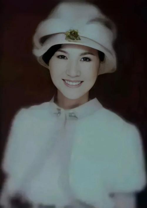 回顾费玉清曾为初恋终生未娶最后与56岁闺蜜相伴终生