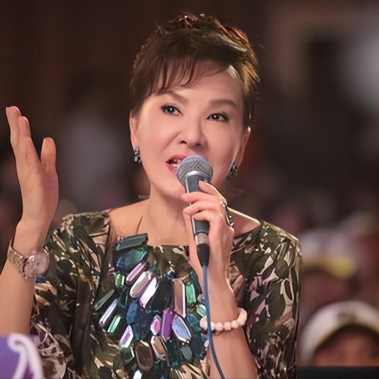 她惨遭双性恋歌手骗婚二婚嫁小丈夫66岁丧子如今怎样了