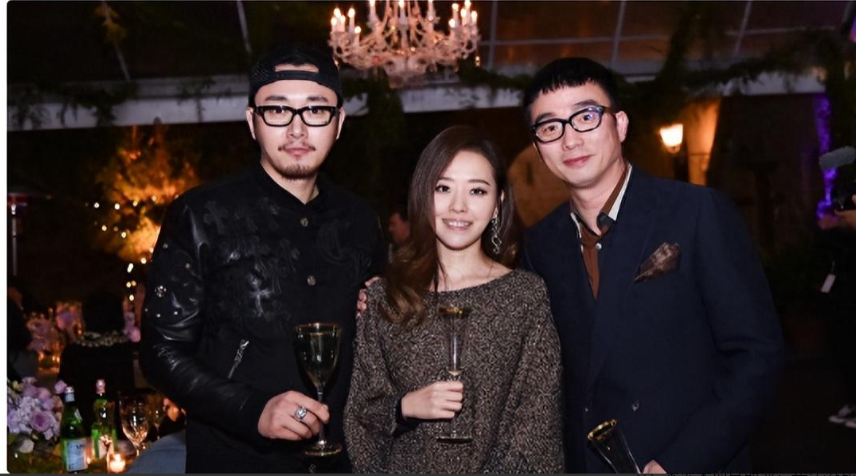 张靓颖被骗财骗色15年为其打乳钉最后支付了6个亿的分手费