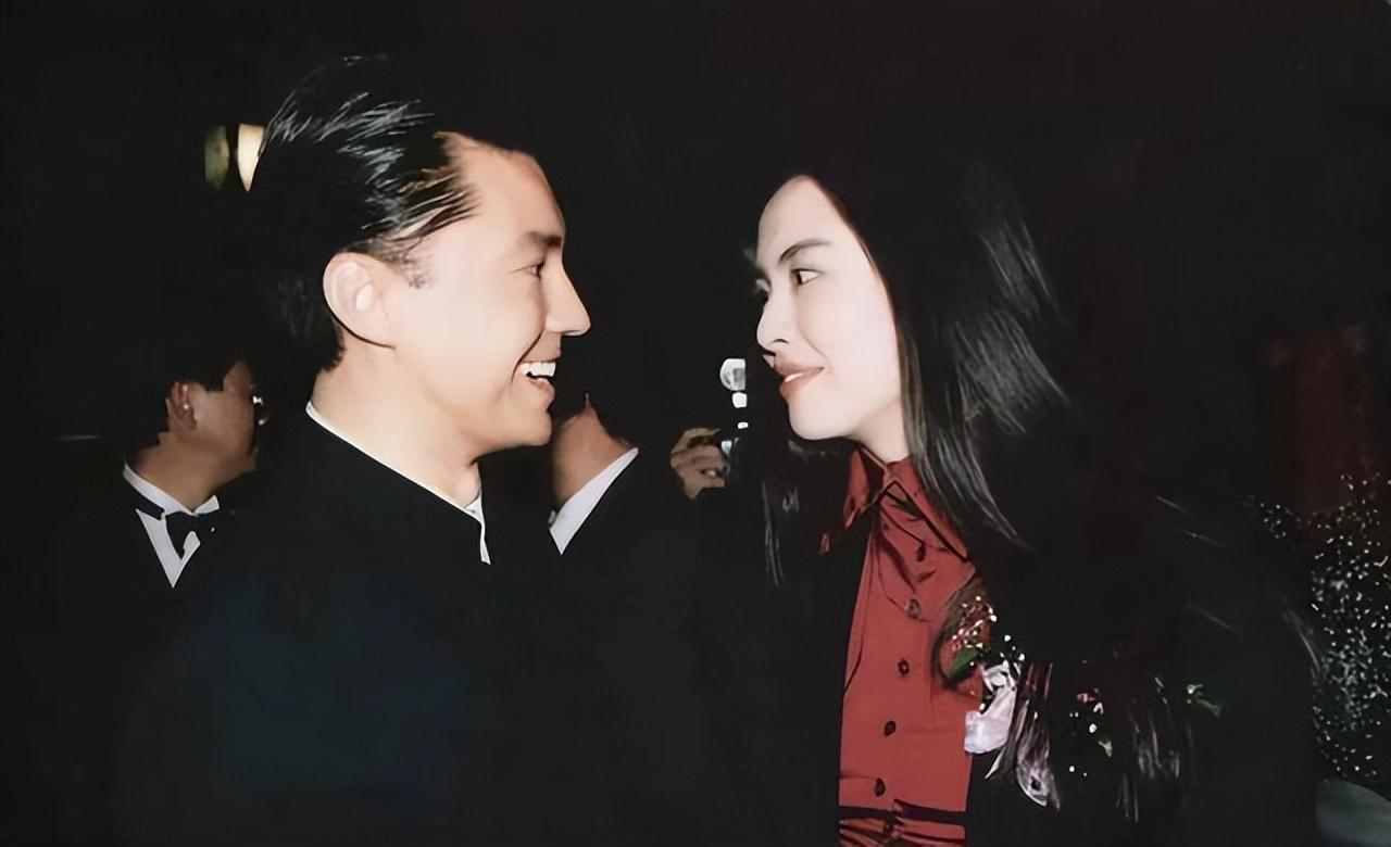 "亚洲第一美男"尊龙,曾迷倒林青霞,73岁无妻无子与狗相伴