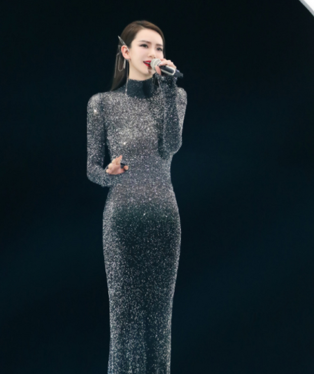 戚薇的浪姐mv穿搭