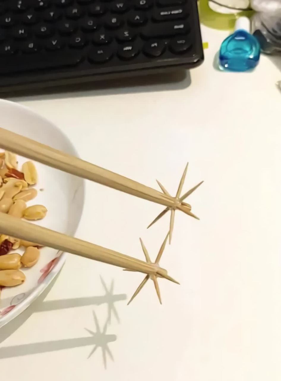 这款夹花生米专用筷子,简直能让你的嘴巴感受到一场温柔的亲吻