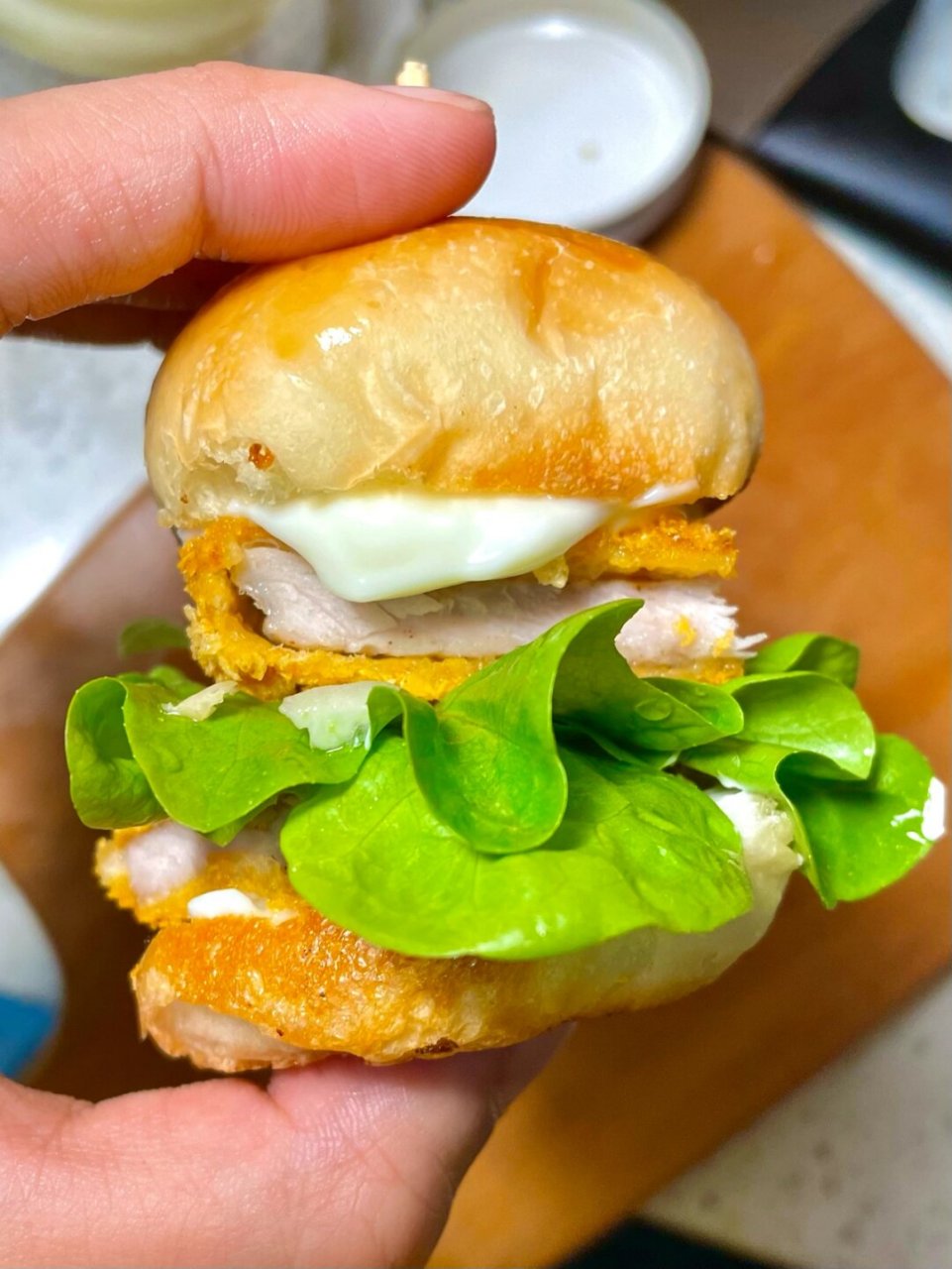 谁能拒绝一口一个的爆浆迷你汉堡 这个爆浆迷迷迷迷迷猪排汉堡我已经