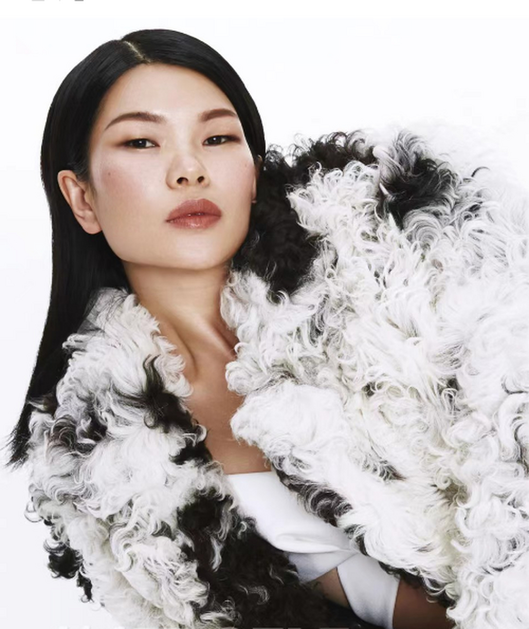 1999年,18岁的吕燕去面试模特,她满脸雀斑,一个男人对她说:"你真漂亮