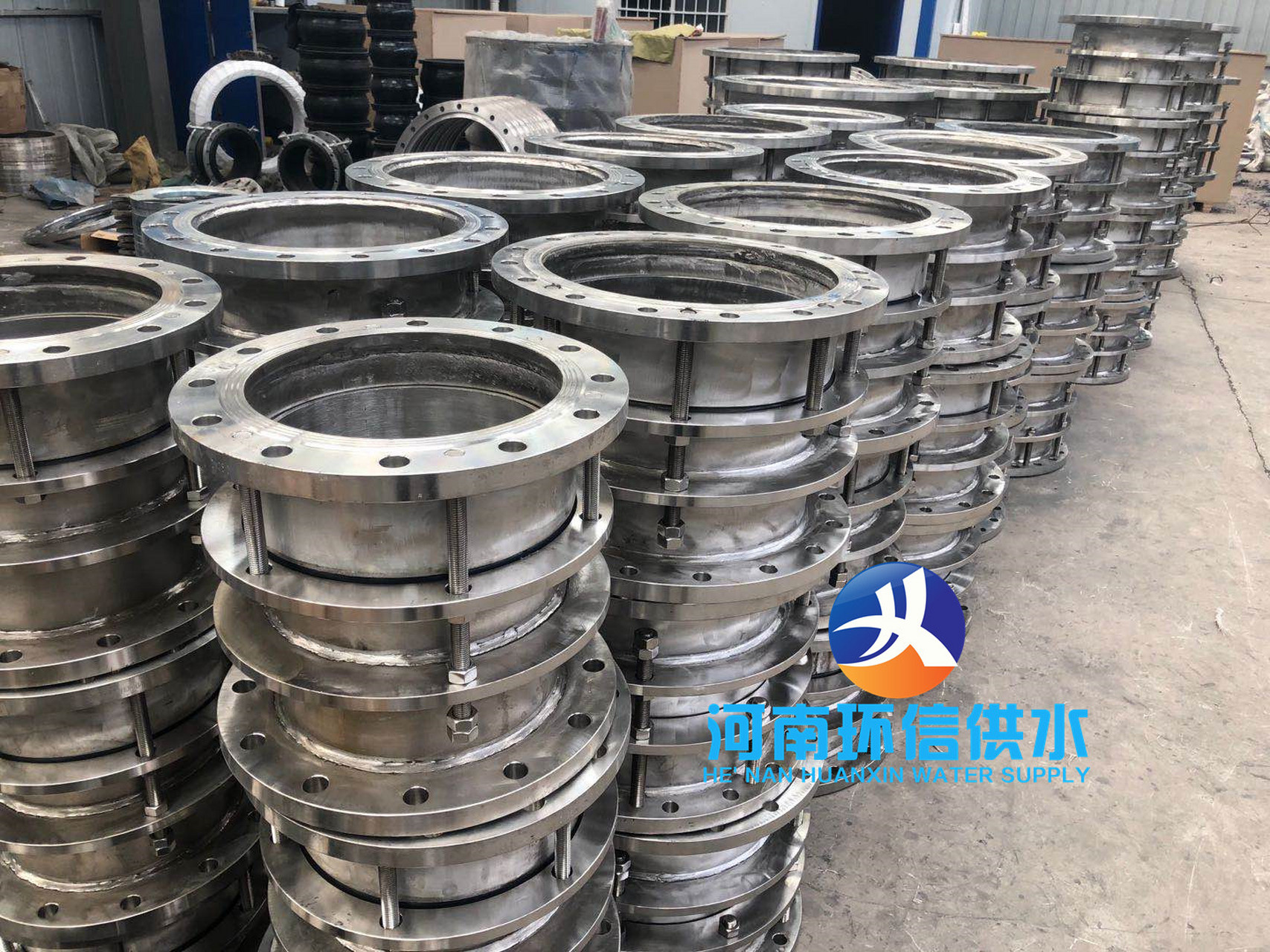 球墨铸铁伸缩节,高强耐磨耐腐蚀!适合高压,温度变化大的环境.