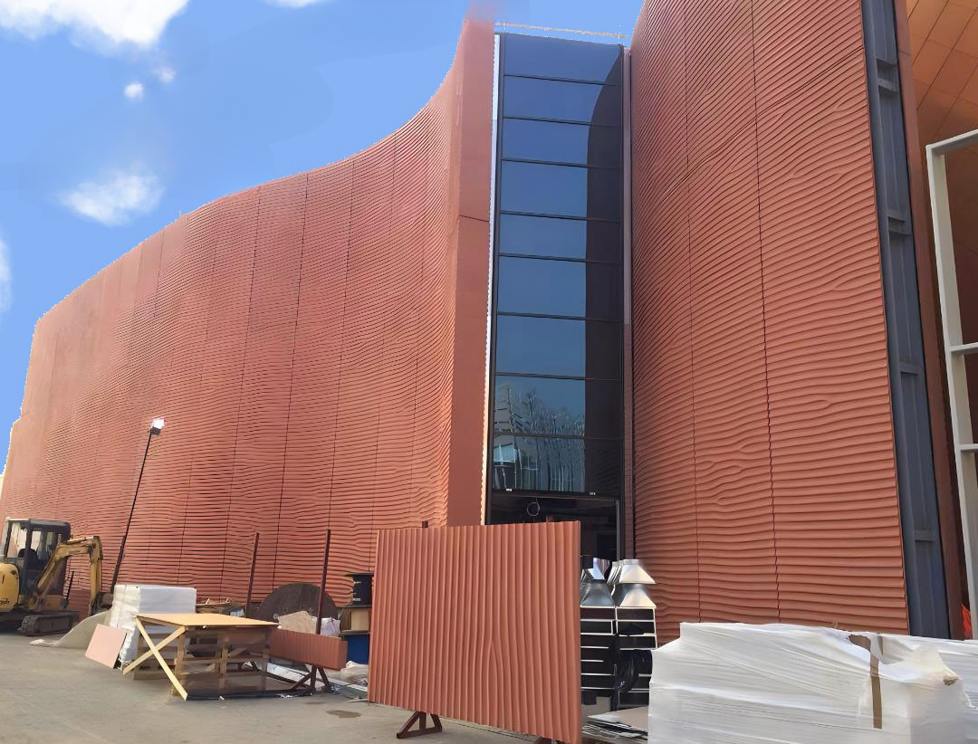 grc外墙挂板可否固定在加气混凝土墙体?