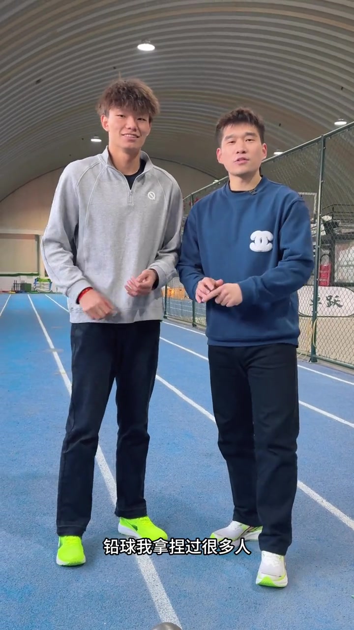 时隔一年,再次跟北体学弟王一凡比拼铅球-度小视