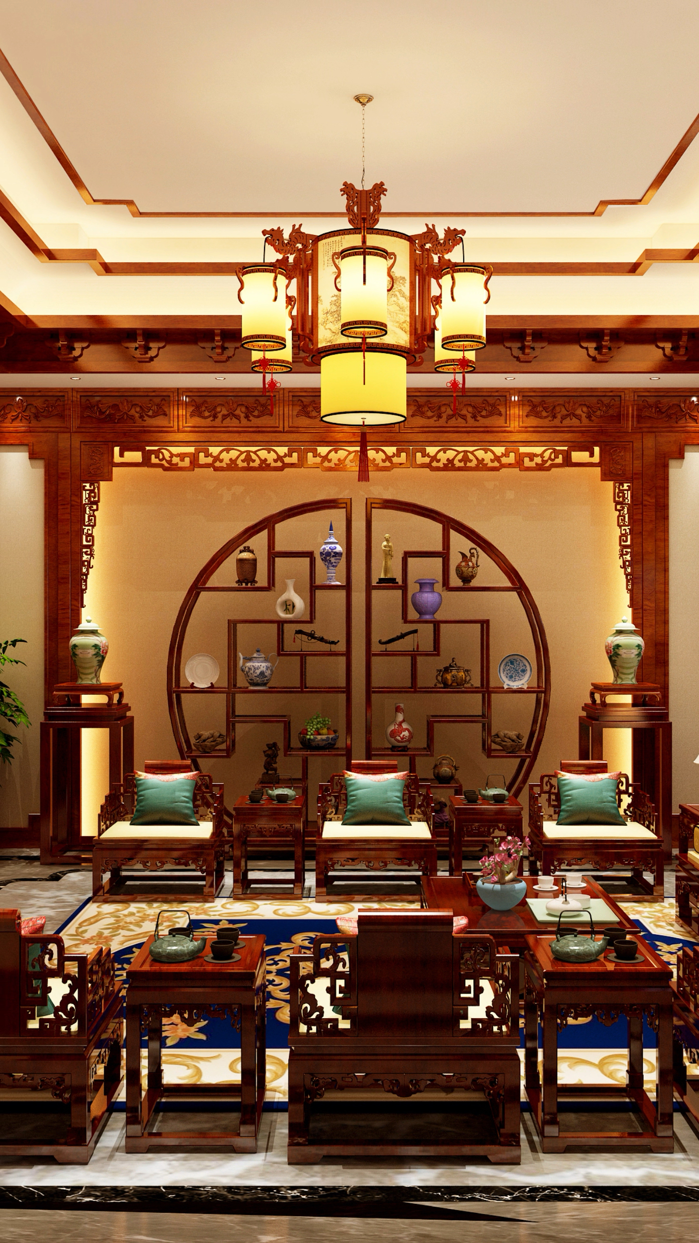 走进客厅,一股浓郁的古典气息扑面而来,大红酸枝沙发稳健大气